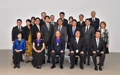 東京都名誉都民顕彰式及び東京都功労者表彰式に出席の写真