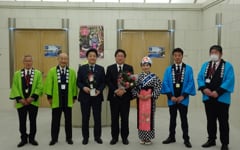 第71回伊豆大島椿まつりキャラバン隊表敬訪問の写真